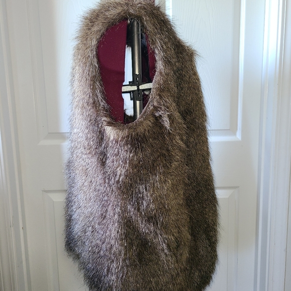 FORENZA FAUX FUR VEST size M/L - Picture 3 of 6